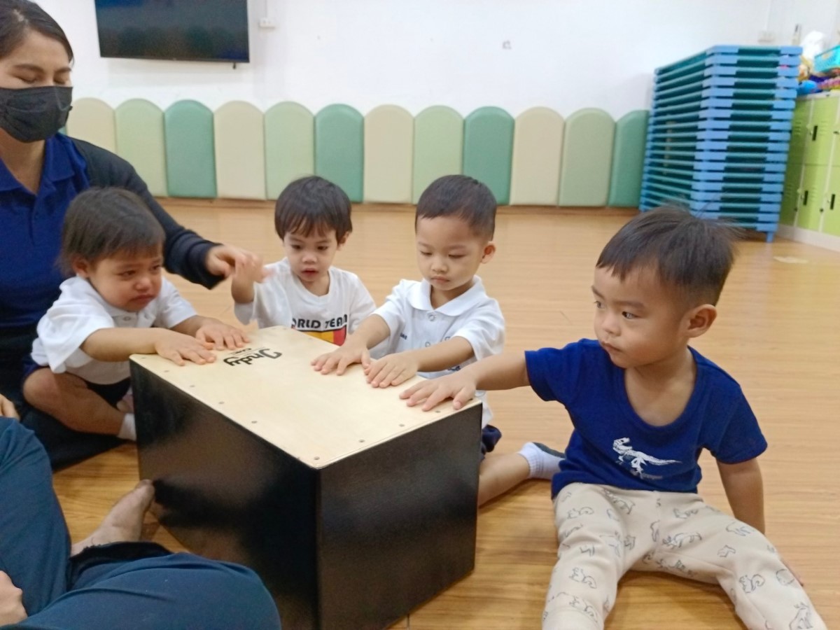 Learning how to play Cajon drum box
